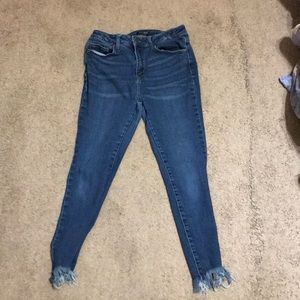 Jeans with frayed bottoms
